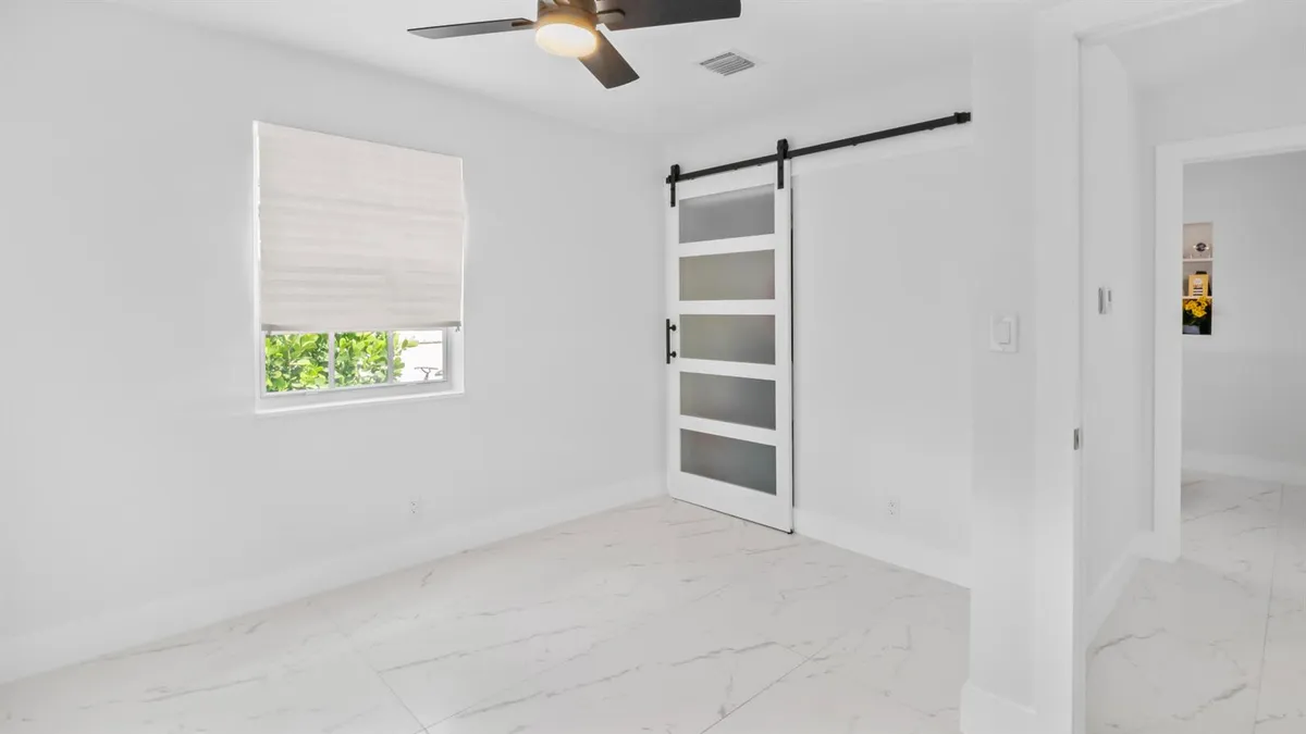 625 W 2nd St (25)