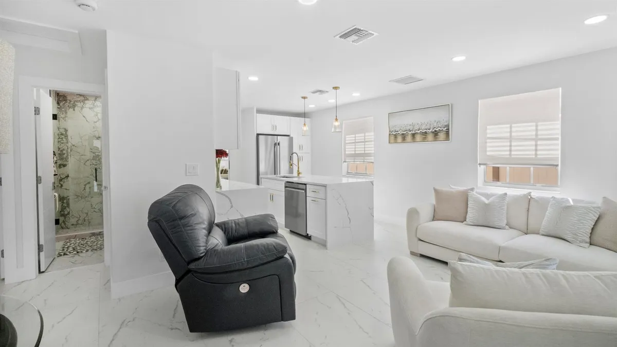 625 W 2nd St (27)