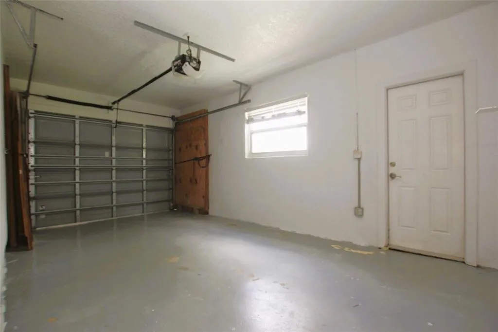 1 Car Garage