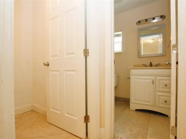 2nd Bathroom