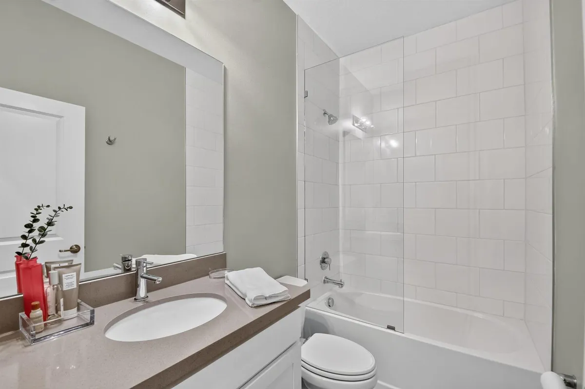 Bathroom Full 1