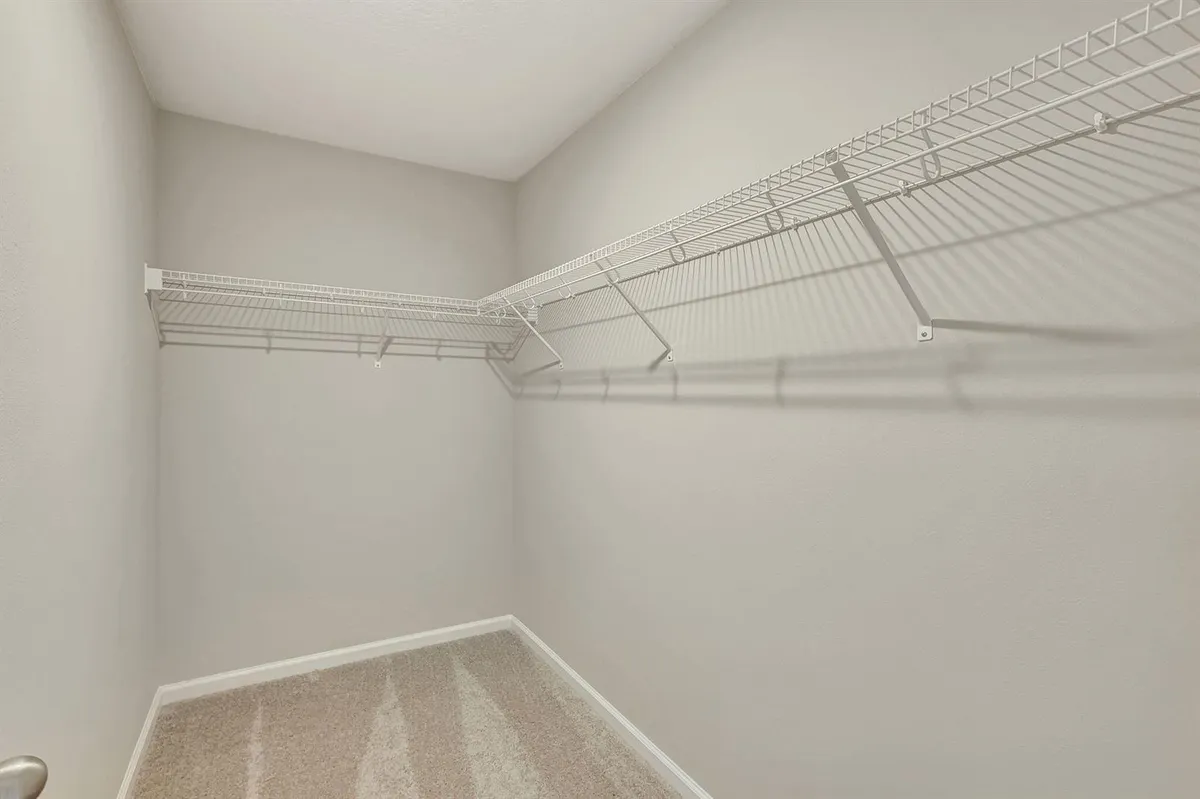 Master Bedroom Walk In Closet
