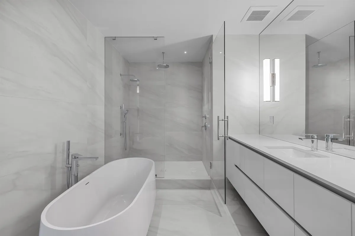 Separate Tub & Shower