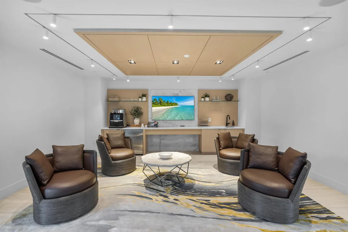 Salato Indor Lounge