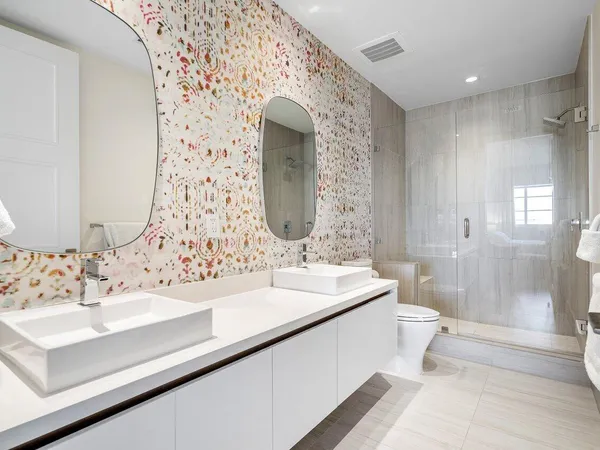 Guest Room Bath Ensuite