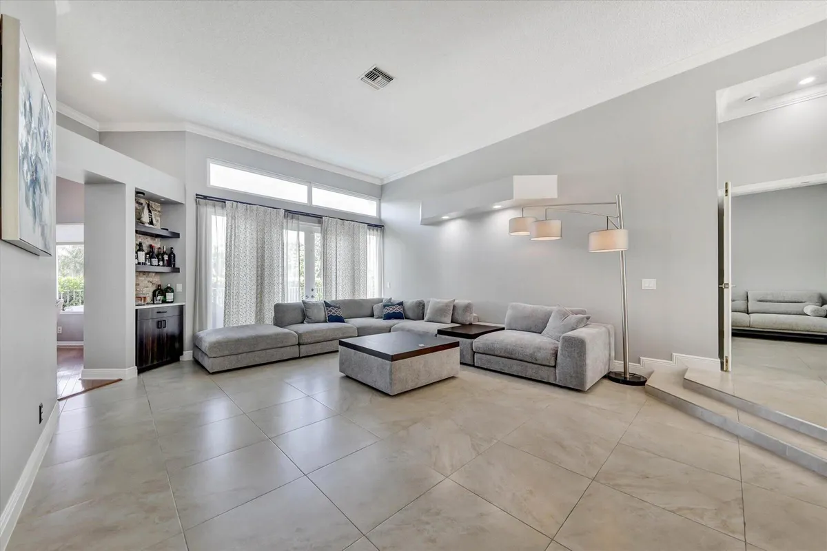 16-10370 NW 50th Ct-16