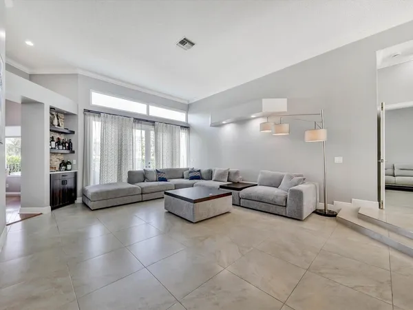 16-10370 NW 50th Ct-16