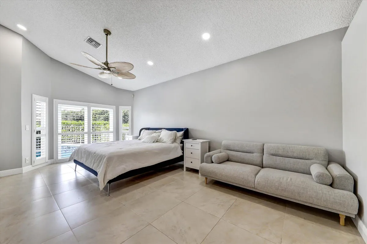 19-10370 NW 50th Ct-19
