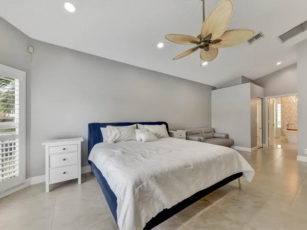 21-10370 NW 50th Ct-21